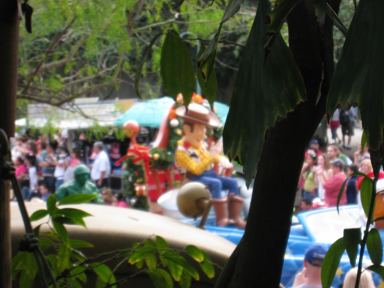 Vacation 2007-12 - Beaches Disney Hotels 0865.jpg - On the 2007-08 Florida vacation we visited beaches from Fort Myers to Sanibel Island sampling local food along the way. Green water and white sugar beaches! Arriving at Disney World we visited several of the theme resorts.